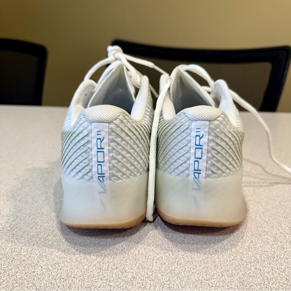 NWOT NIKE COURT AIR ZOOM VAPOR 11 HC 'WHITE LIGHT BLUE GUM' WOMEN’S 9.5 - Picture 8 of 9